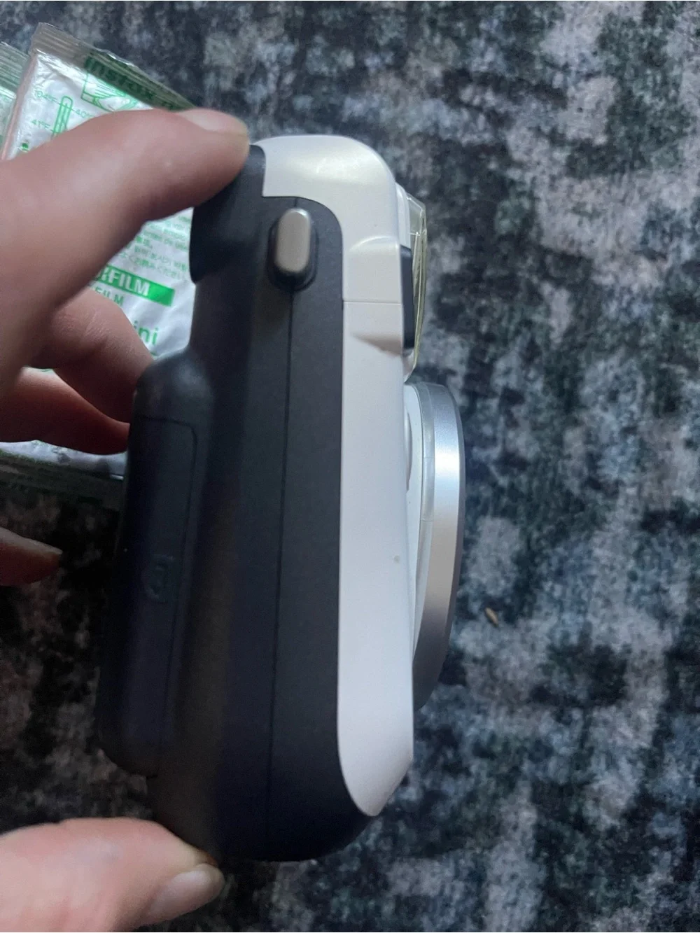 Fujifilm Instax Mini 11 Instant Camera - White pearl  with Black Lens